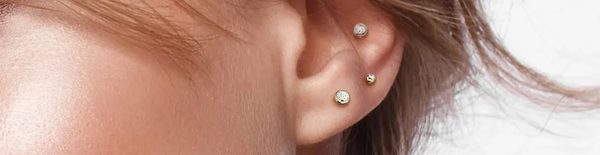 Découvrez les types et soins pour un piercing oreille réussi
